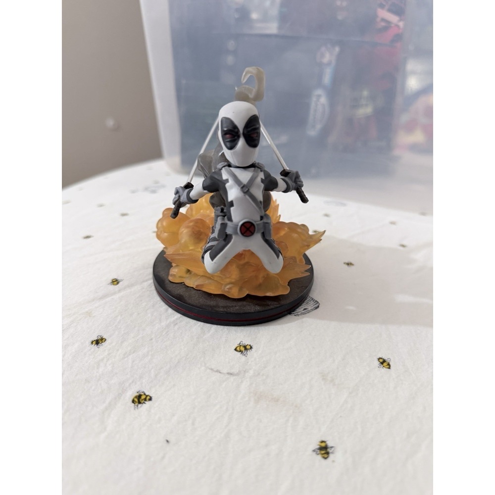 White Deadpool X-Force‎ Q-Fig Statue Lootcrate Exclusive Variant Figurine